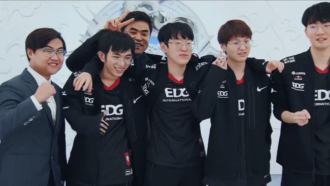 亚特之间的 亚特之间的