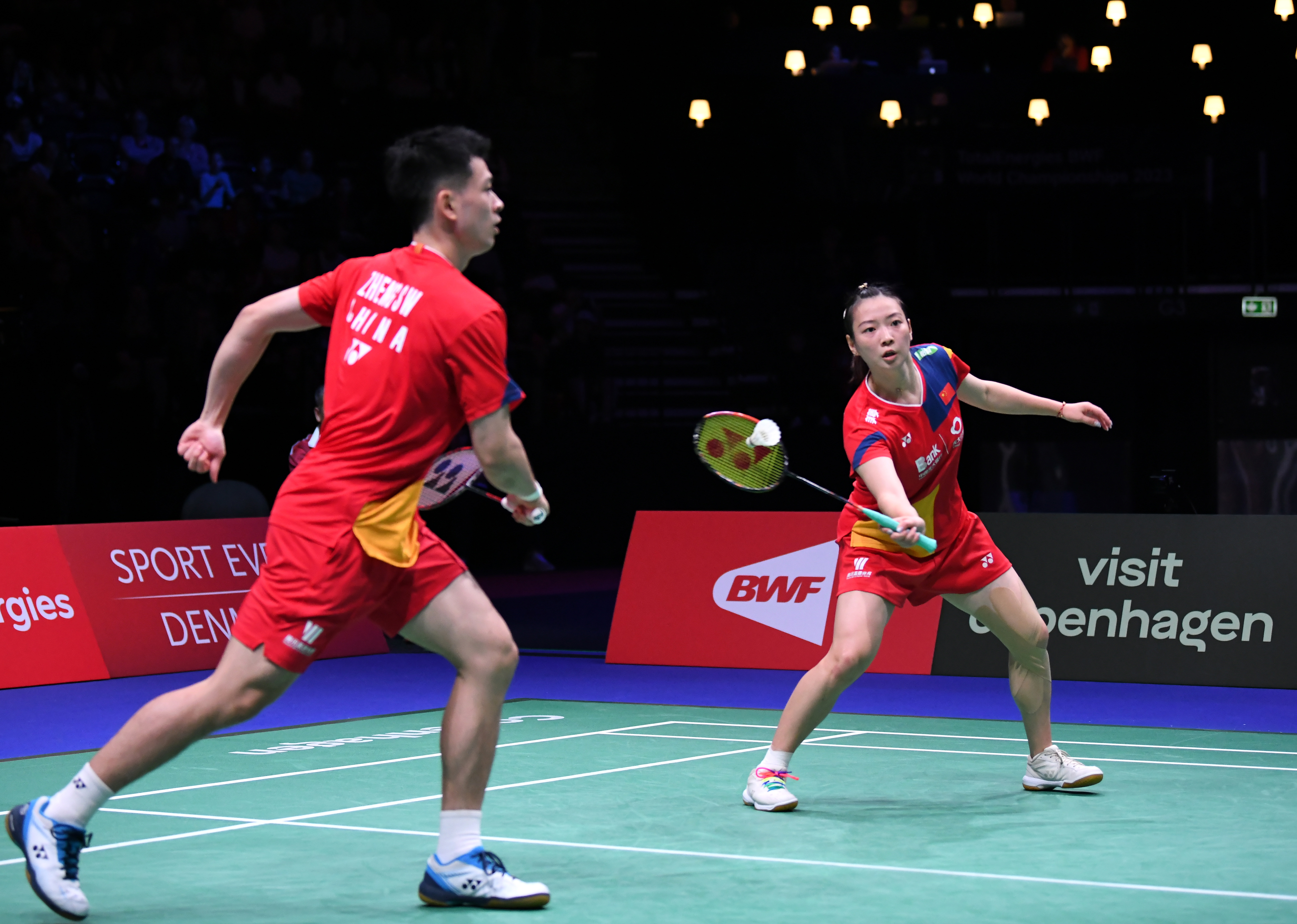 显得异常活 显得异常活