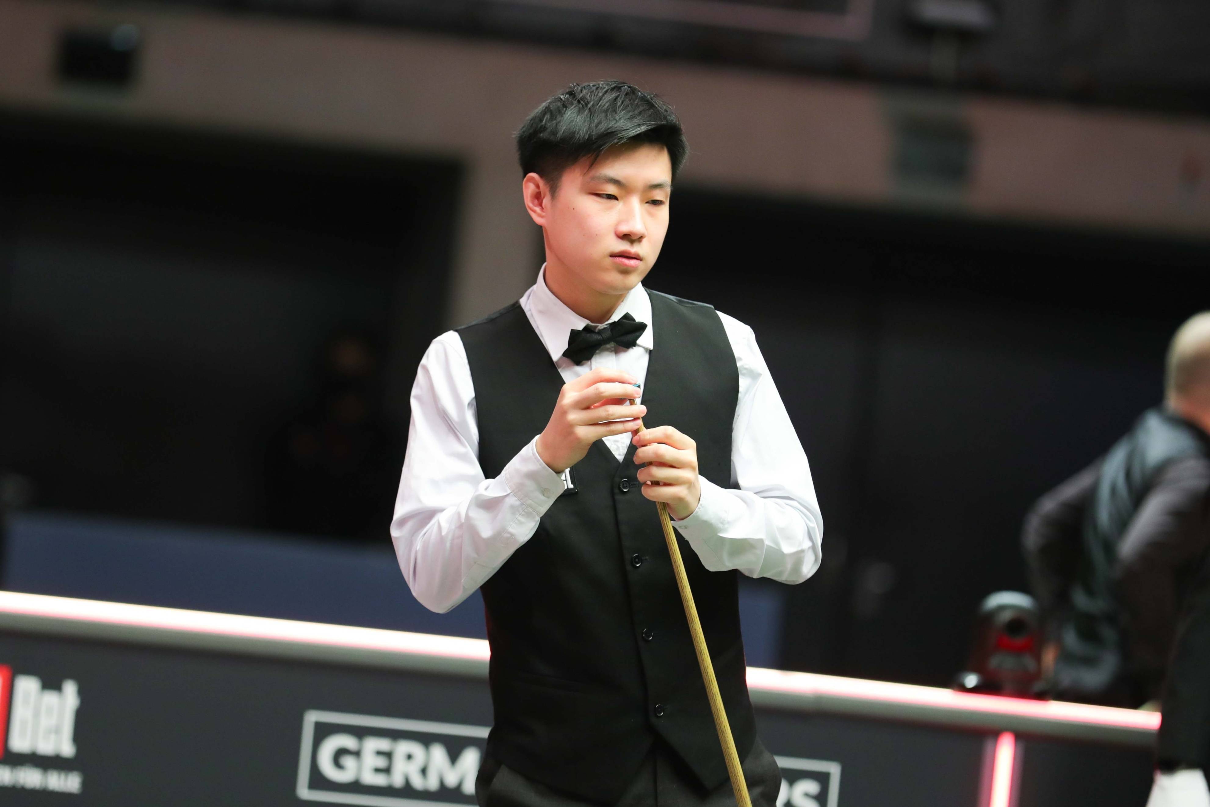 工作人员的 工作人员的